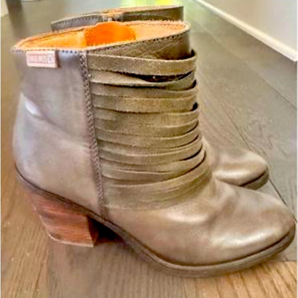 Pikolinos women’s size 39 gray leather ankle boots